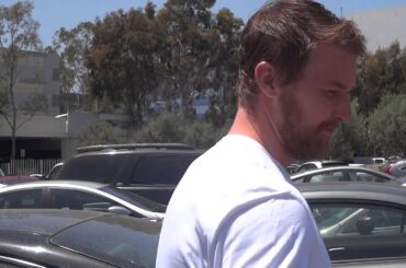 Trevor Lewis Signing Autographs On 2014 Stanley Cup Final Off Day -- iFolloSports.com