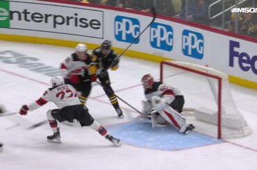 Kevin Hayes scores a goal against the New Jersey Devils