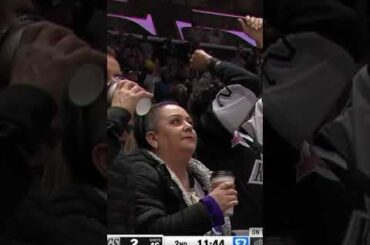 OH MY! Kevin Fiala with a between-the-legs beauty! 🤯🇨🇭 OH MEIN GOTT! Kevin Fiala mit einem Traumtor!