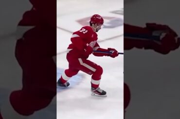 NO-LOOK assist from Dylan Larkin 🙈