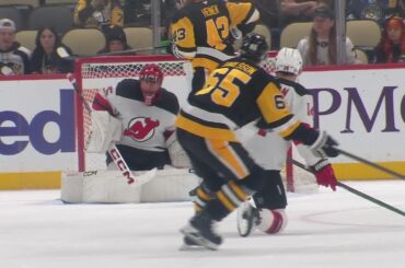 Erik Karlsson scores a powerplay goal against the New Jersey Devils