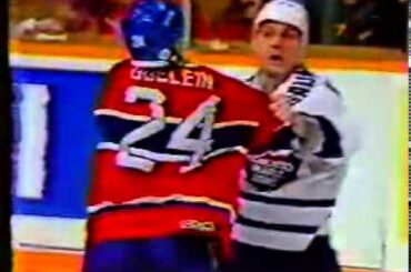 Hockeyfighters.cz  Baumgartner vs Lyle Odelin.wmv