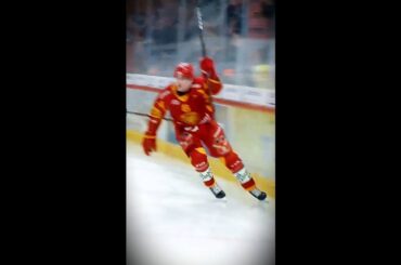 SCL Tigers' Mäenalanen scoring in the first minute⚡🔥  #nationalleague #playoffs #shorts