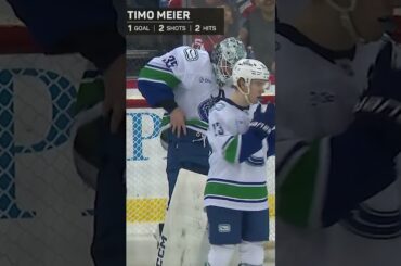 Demko with the hidden puck trick 🪄😂