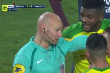 Skandal-Szene in der Ligue 1: Platzverweis für ein Foul am Schiedsrichter | DAZN