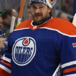 Stuart Skinner leaves with Injury; Edmonton Oilers fall 4-3 Vs the Dallas Stars.