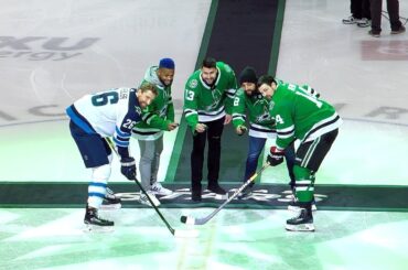 Texas Rangers take in Stars game