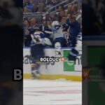 Zachary Bolduc fait visiter le banc des Blues à Neal Pionk! 💥#blues