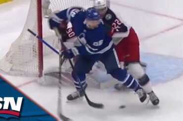 Michael Bunting Makes Incredible Between The Legs Pass To Feed Auston Matthews For Goal