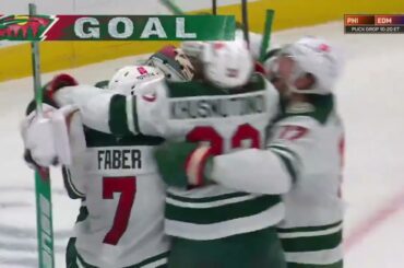 Filip Gustavsson scores the first GOALIE GOAL in wild history!