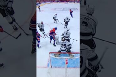 #18 Zach Hyman (2) gets hit in the face and goes in the net. 😓 ouch