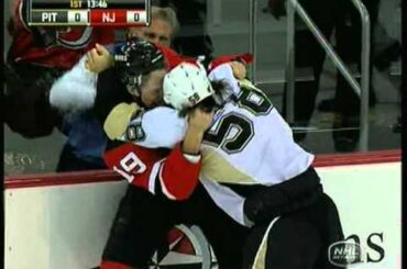 Kris Letang hits Travis Zajac and fights him