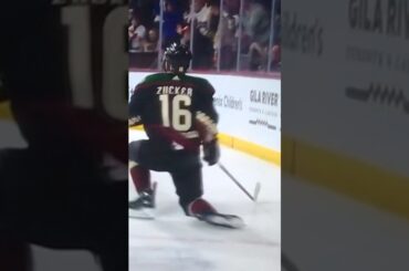 Coyotes LW #16 Jason Zucker🥅(5)🏒Backhand Goal. *caps were all picking flowers* 💐 lol.