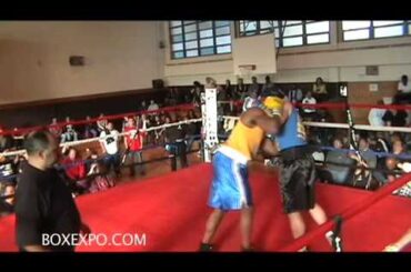 84th Daily News Golden Gloves  Zachary Bunce (gold) vs Thomas Hardwick (blue)