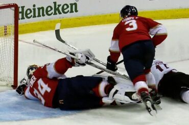Reimer sprawls out to make tremendous glove save