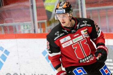Philip Holm kvitterar till 1-1 hemma mot Växjö Lakers