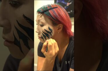 Asuka doing her facepaint 😲😲😲🔥🔥 #asuka #wwe #wrestling #wweraw #smackdown