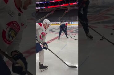 Look at that puck move! 🔥🏒 Schau dir diese Technik an!