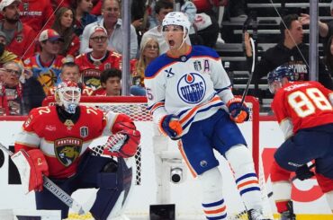 Comeback ON 🔛 Oilers strike for THREE in the 2nd to tie Game 4!!!