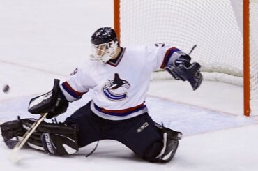 Vancouver Canucks podcast show: Former cauncks goaltender Dan cloutier has a new job with a OHL team