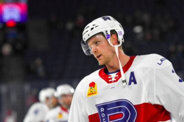 Brett Kulak re-signs with the Montreal Canadiens