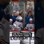Jake Walman a décidé que c’était l’heure de la douche pour Seth Jones! 🤣🚿#NHLPlayoffs