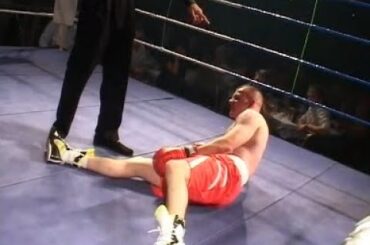 Unlicensed Boxing - Martin Farmer v Fonzy - 4 Knockdowns!