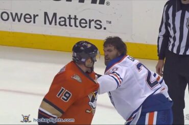 Luke Gazdic vs Patrick Maroon Nov 11, 2015