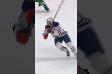 CONNOR McDAVID is JUST. TOO. FAST. 🤯🪽