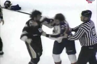 Hockeyfighters.cz  Zach Sill vs Radko Gudas Feb 18, 2011.wmv