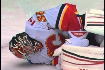 Flames goalie Henrik Karlsson hit in knee on collision