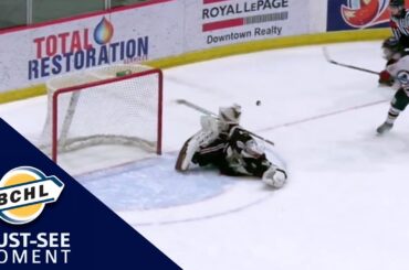 Must See Moment: Zach Bennett bails out the Warriors with an incredible save on a penalty shot