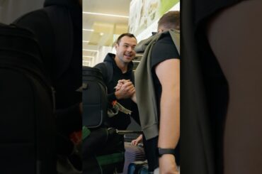 🛬 Devin Shore je v Praze! 🇨🇦 Kanadská posila dorazila v den svých narozenin. 🥳🎂