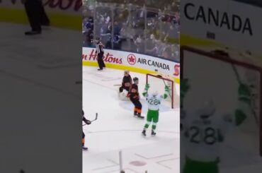Jake Muzzin Scores A Beauty!! (March 15, 2019) #leafs #hockey