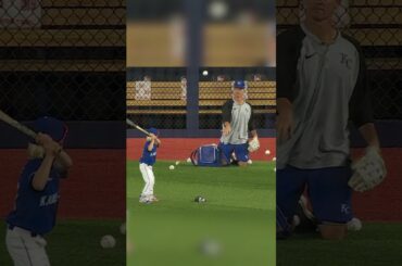 Zack Greinke soft tossing to his kids. 😍