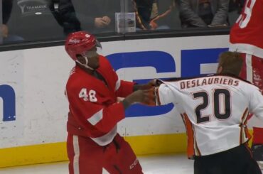 Givani Smith Drops The Gloves With Nicolas Deslauriers