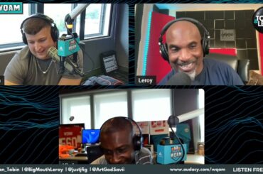 Florida Panthers Bring Stanley Cup To Coldplay Concert | Bill Zito Feeds Sea Lions Fish Out Of Cup!