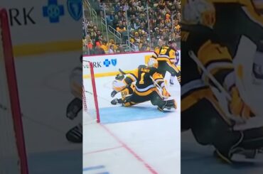 #1 Casey DeSmith coming up big time for the Penguins