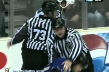 Hockeyfighters.cz  Joe Thornton vs Tim Gleason.wmv