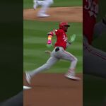 Elly De La Cruz tested PCA's arm strength. Not a good idea 😏