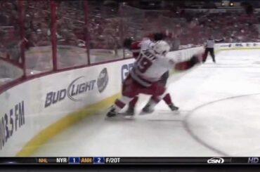 Nicklas Backstrom hits Jiri Tlusty [HD]