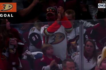 Rookie Max Comtois scores his second goal in as many NHL games