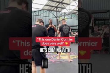 Jones tipped his cap to DC 🤝 (via bangtaomuaythaimma/TT, redcornermma/TT)