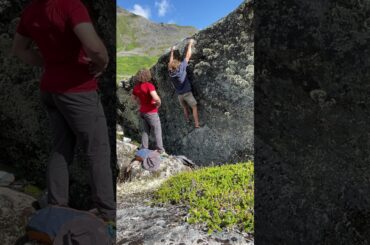 Dancing Bear V4 - Archangel Valley #climbing #bouldering