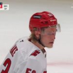 Eetu Luostarinen écope d'une inconduite de partie pour sa mise en échec à l'endroit de Jackson Blake