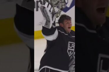 Johnathan Quick played with Broken Mask? NHL 2022 Weird! #shorts #hockey
