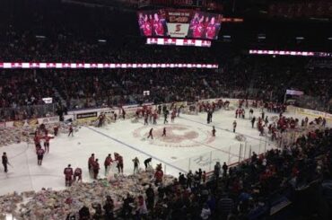 WATCH 26,000 Teddy Bears Thrown On Ice At 2013 Calgary Hitmen Teddy Bear Toss