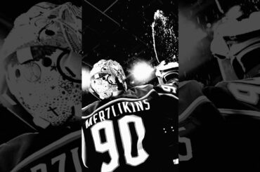 ELVIS IS IN THE BUILDING! 🎸 Happy NHL Goalie Week!