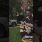 Only in Pittsburgh would Mario Lemieux just HAPPEN to drive by Sid’s season ticket delivery 🤣