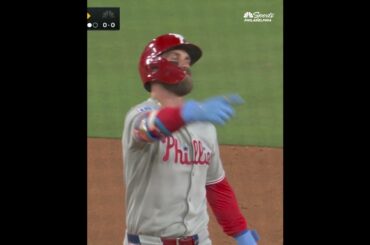 The start of a sixth inning explosion for the Phillies 👏